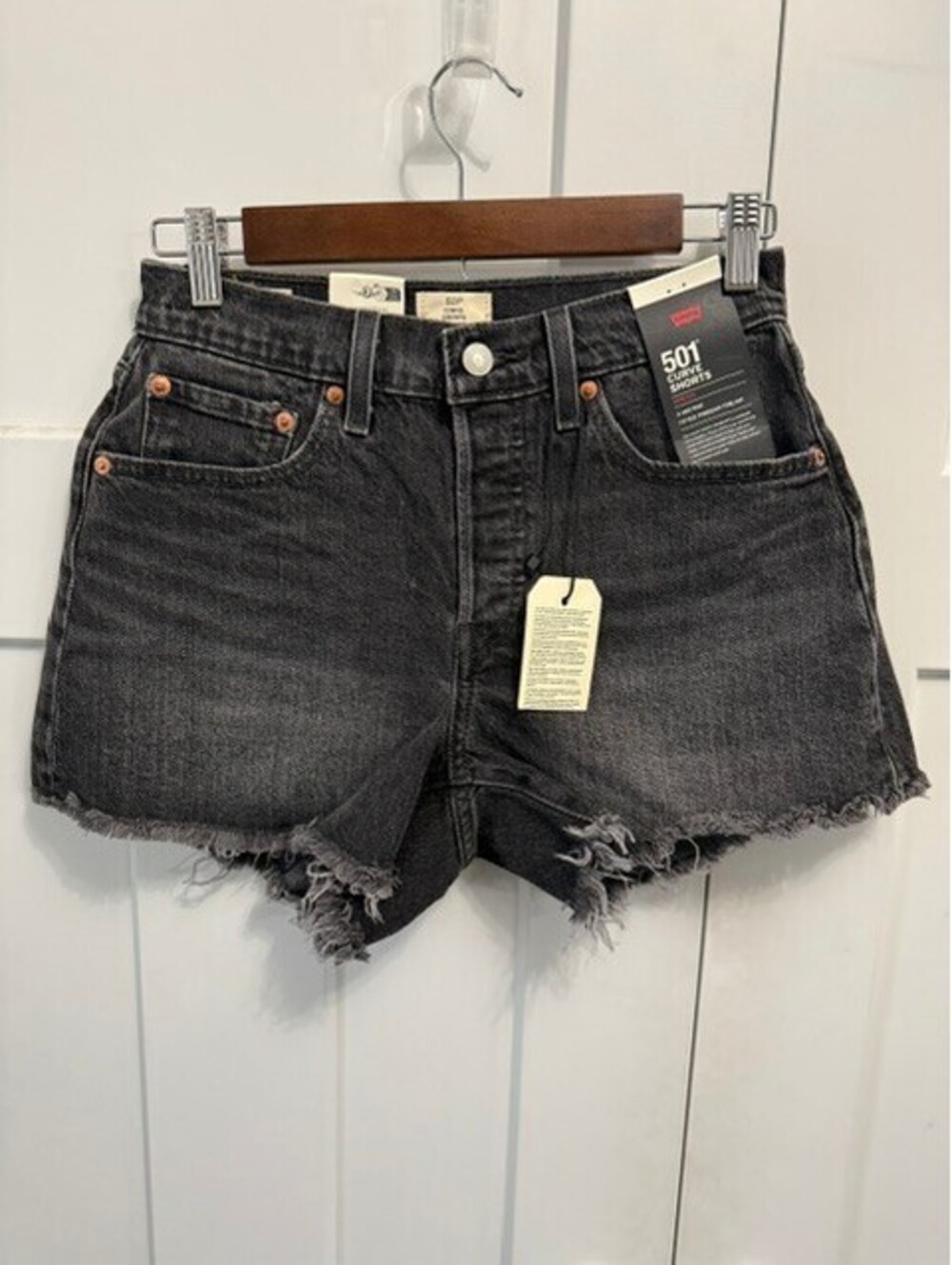 NWT Women's 501 Curve shorts mid rise black jean shorts size 27
